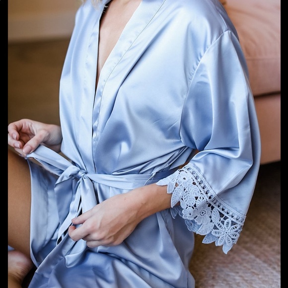 6 Silk Robes - Picture 4 of 4